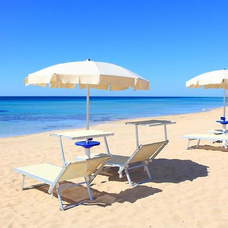 Hotel Beach Salento Marina Di Pescoluse Kültér fotó