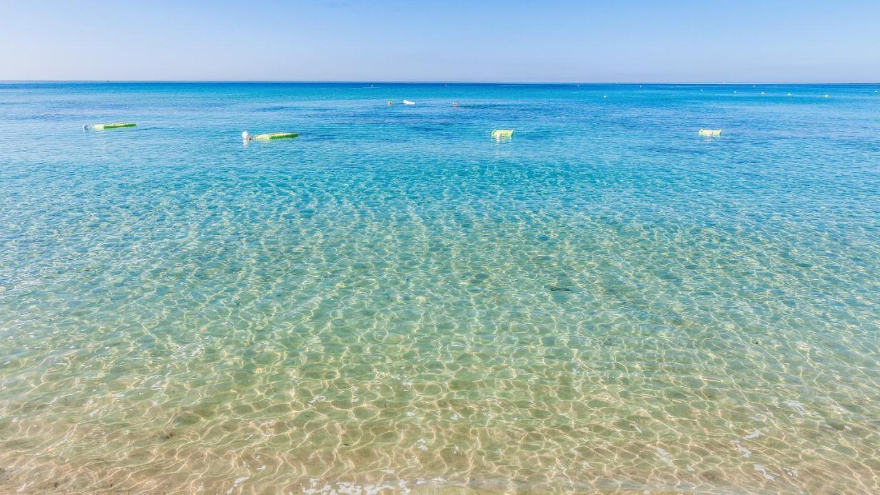 Hotel Beach Salento Marina Di Pescoluse Kültér fotó