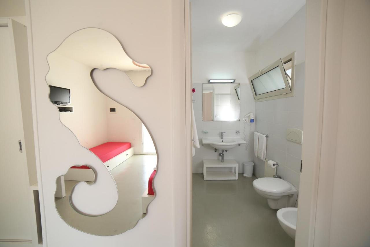 Hotel Beach Salento Marina Di Pescoluse Kültér fotó