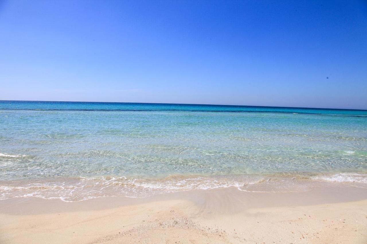 Hotel Beach Salento Marina Di Pescoluse Kültér fotó