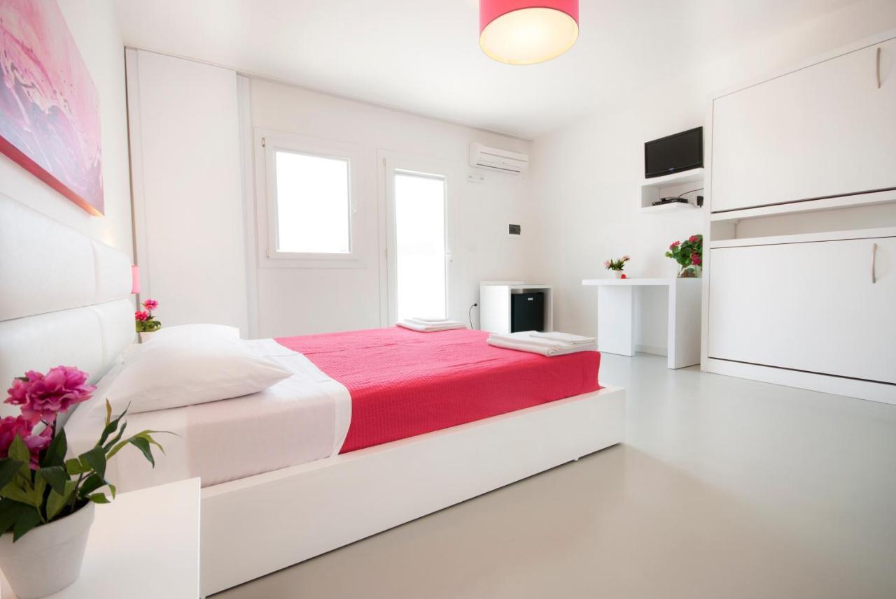 Hotel Beach Salento Marina Di Pescoluse Kültér fotó